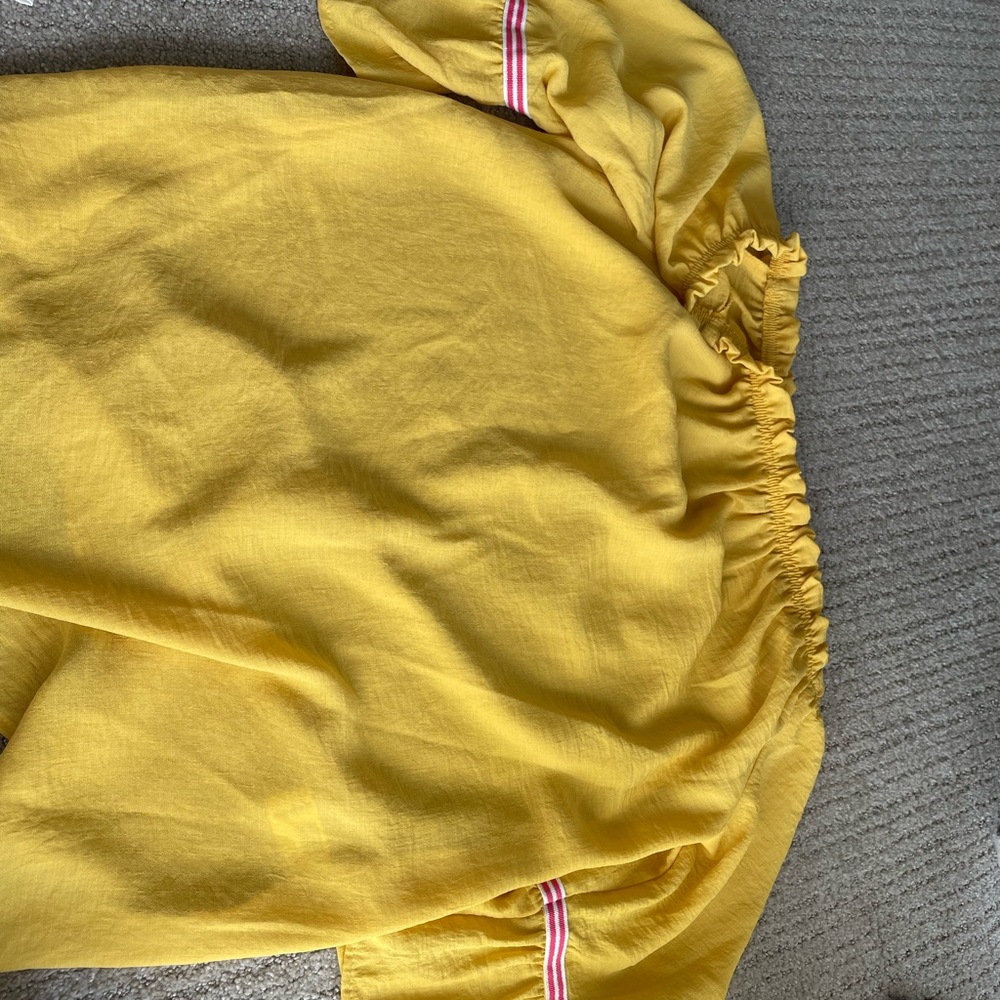 Nice yellow top